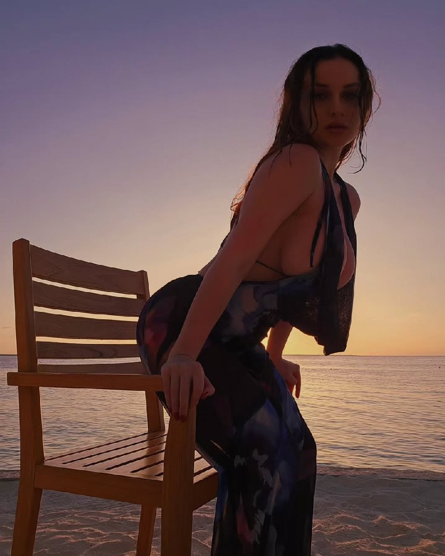 Sexy girl Miranda Faith nude in Urmia