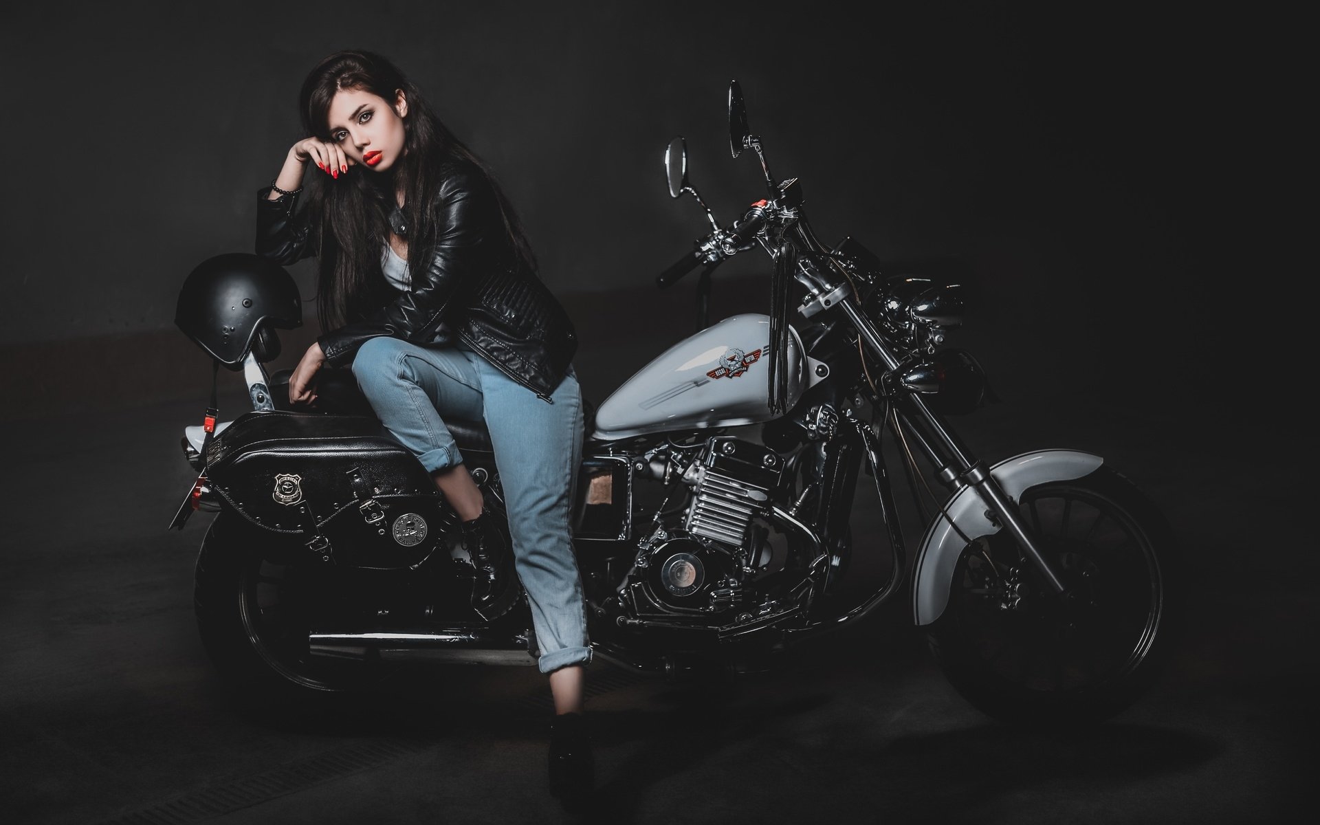Biker girls: style and drive in Urmia