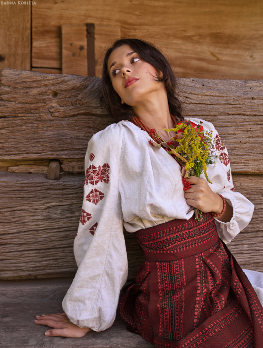 Girls in Slavic costumes in Urmia