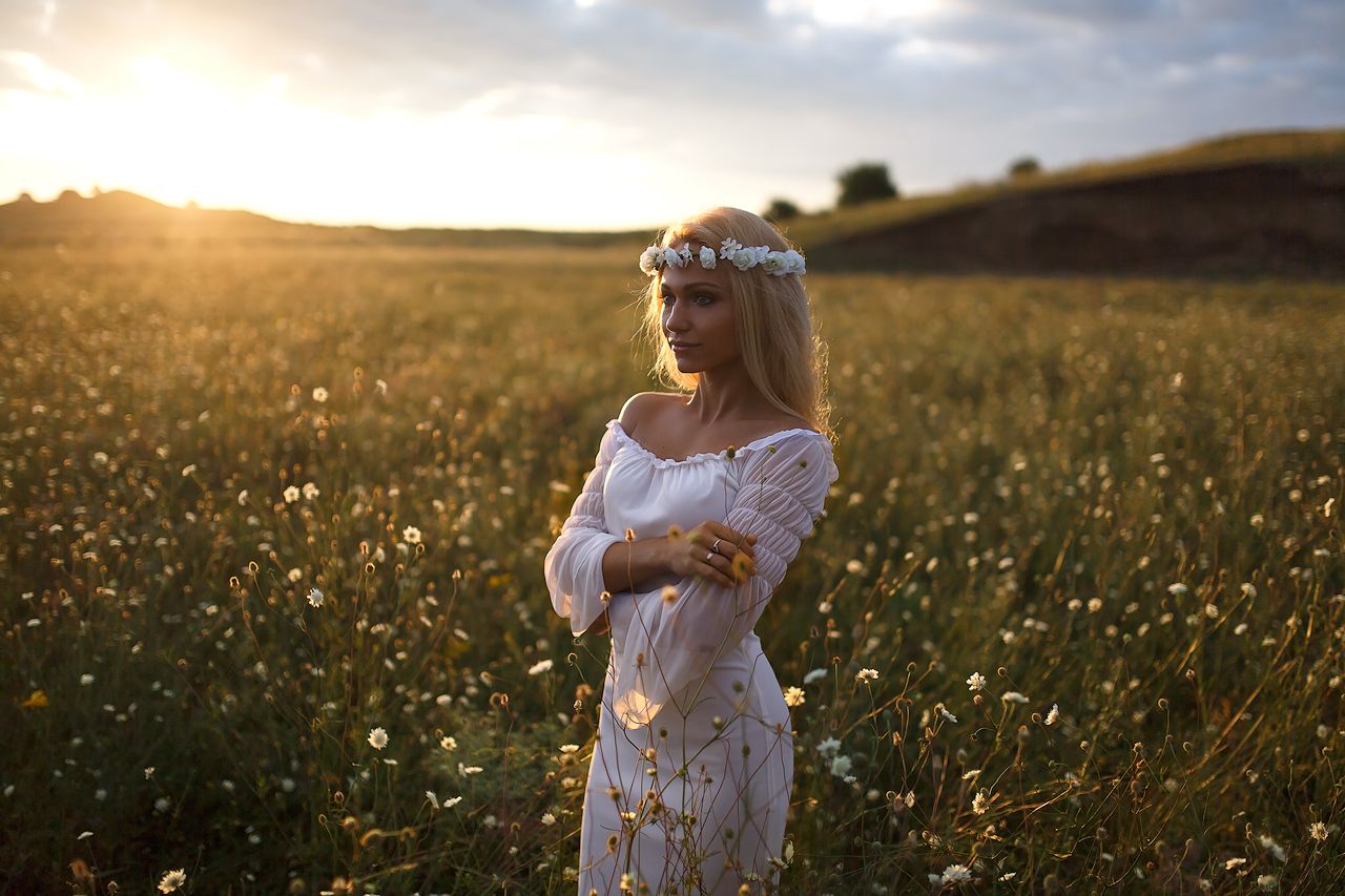 Girls in Slavic costumes in Urmia